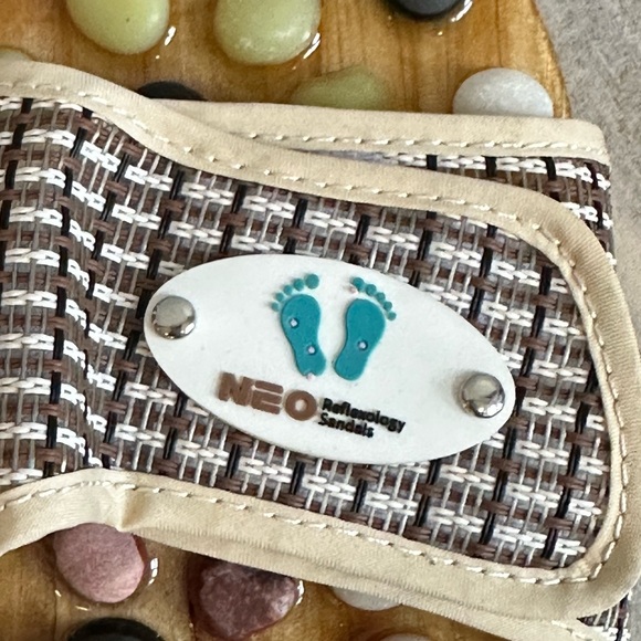 🌸NEO Reflexology Therapeutic Stone Massaging Sandals measures size 10 - Picture 8 of 13